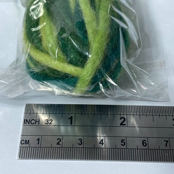 Dimensions Feltworks 100% Wool Pencil Roving Variegated Green Needle Felting - Picture 11 of 16